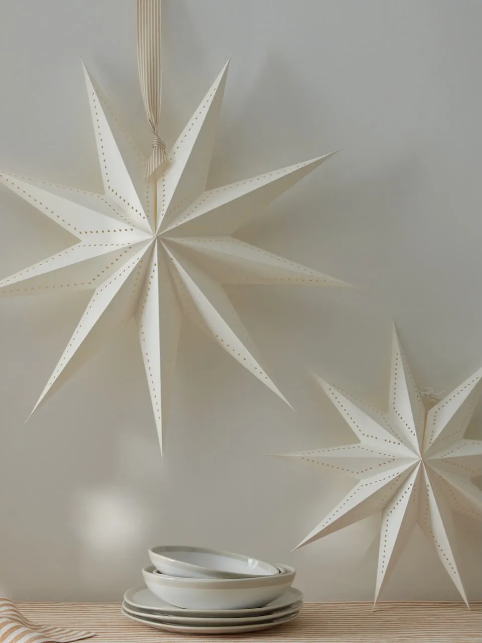 Detailed Antique White Paper Star - Vintage Decorative Item