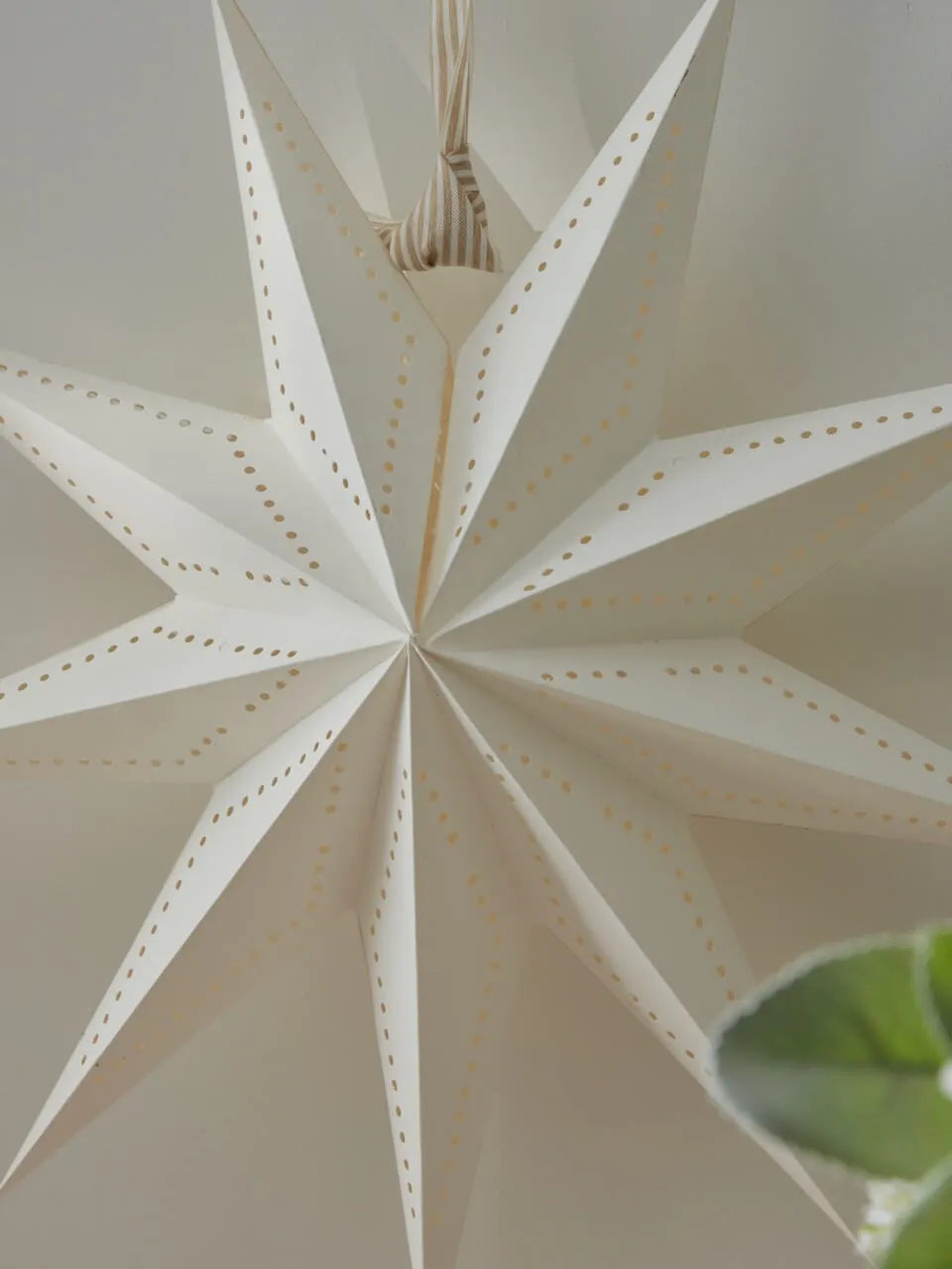 Detailed Antique White Paper Star - Vintage Decorative Item