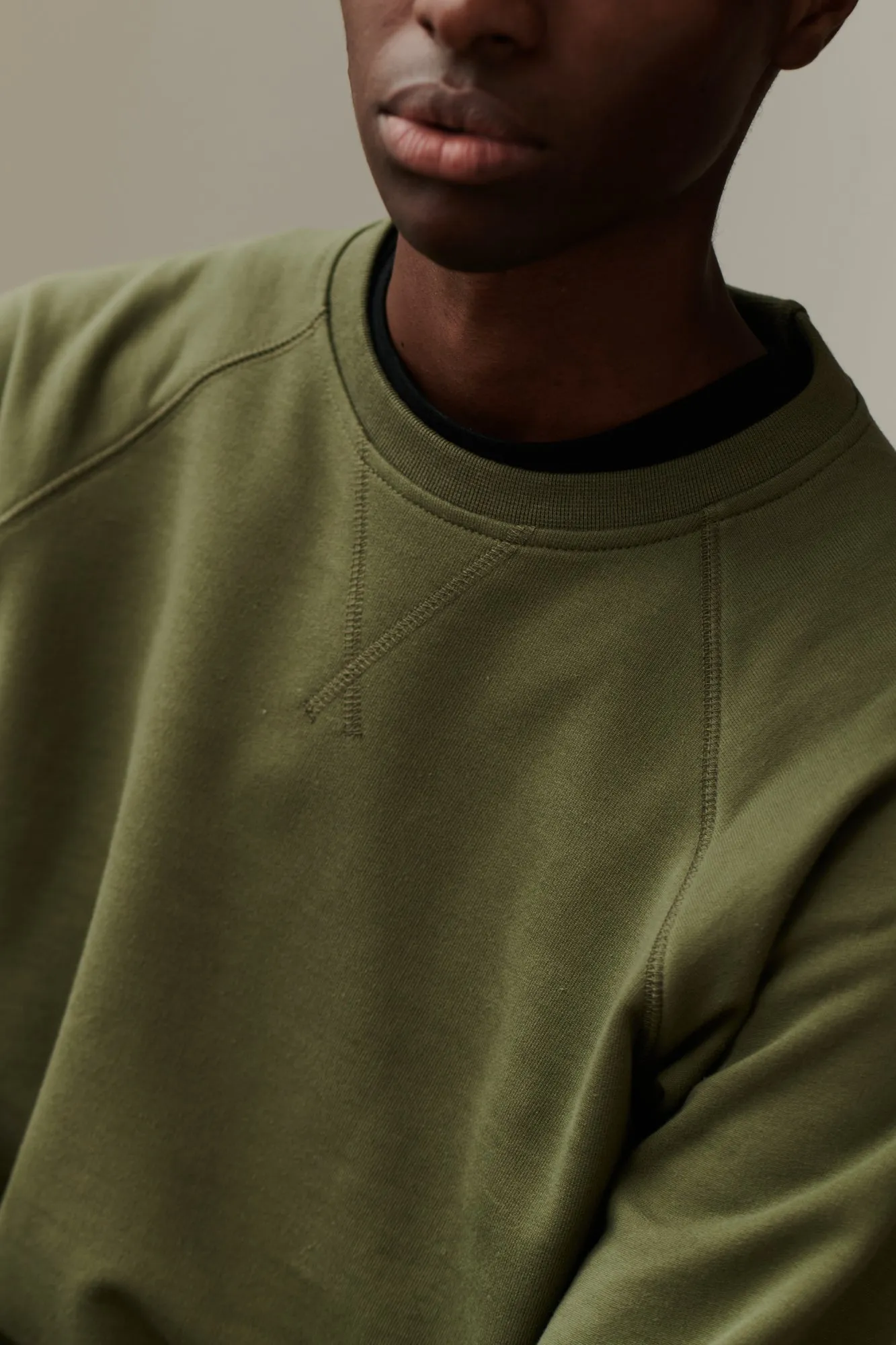 Men's Raglan Sweatshirt - Olive