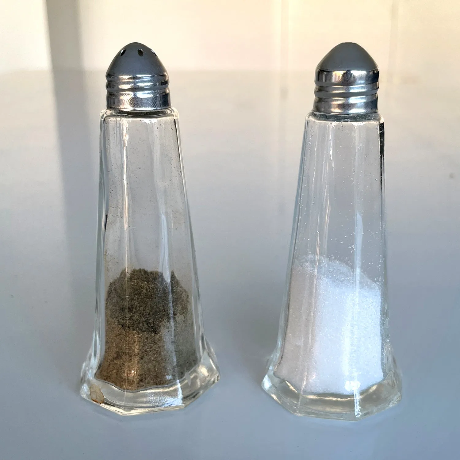 PROP AUCTION - SALT N PEPPER SHAKERS